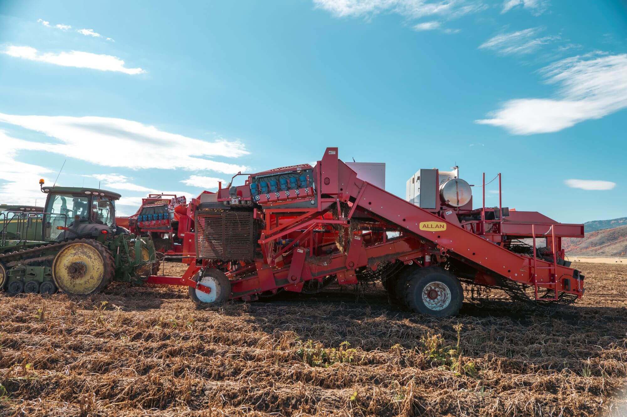 Allan 3-row-harvester and 4-row harvester